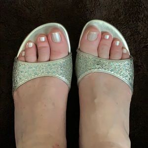 RAMPAGE Size 7.5 SILVER HEELS, NEW, NEVER WORN